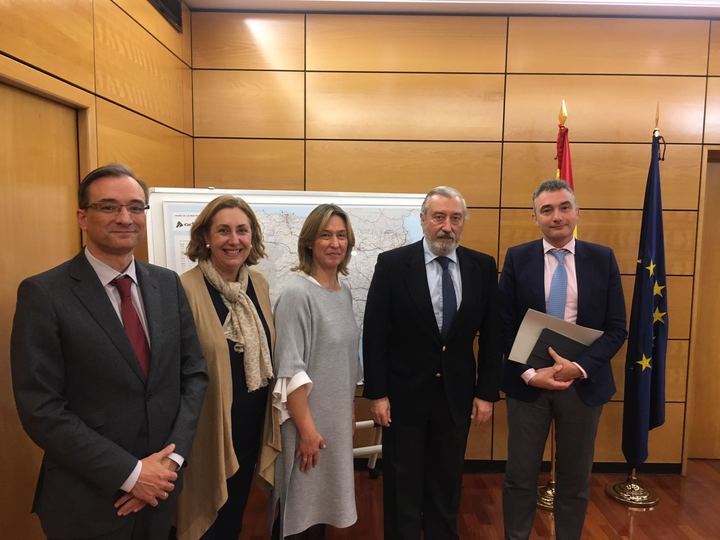 Guarinos traslada a Fomento la necesidad de agilizar importantes proyectos de infraestructuras para la provincia