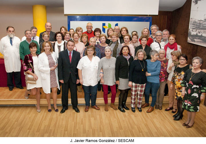El Hospital de Guadalajara homenajea a los 44 profesionales que se han jubilado a lo largo de este año 2017