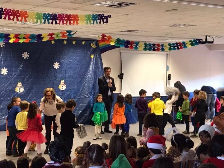 El alcalde felicita la Navidad a los alumnos y profesores del Colegio Público La Muñeca