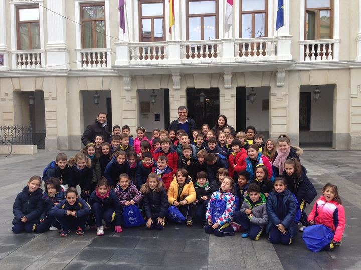 Alumnos del colegio Salesianos visitaron el Ayuntamiento de Guadalajara