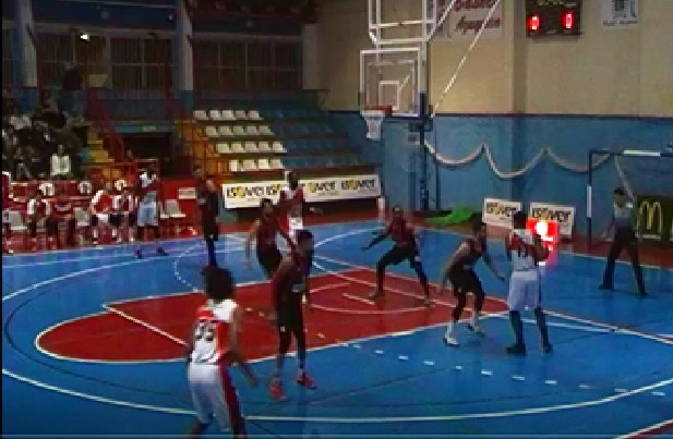 El derbi se quedó en casa del Isover Basket Azuqueca que es más líder