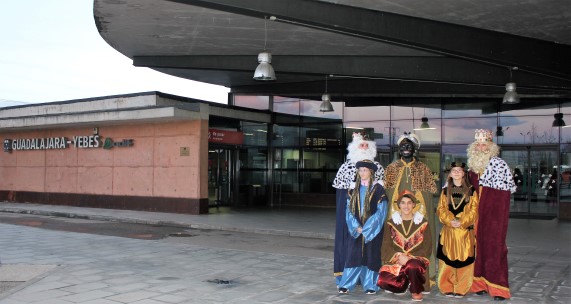 Los Reyes Magos llegarán con puntualidad en un tren AVE para participar en la Cabalgata de Valdeluz