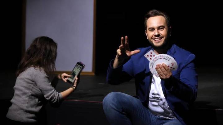 Un conductor ebrio atropella al mago Jorge Blass en Vigo