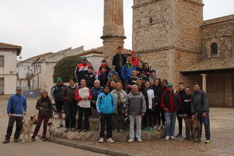 La III Marcha Solidaria de Fuentenovilla dona 200 kilos de alimentos a Cáritas Mondéjar