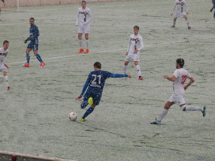 El Sporting Cabanillas se impone al Yunquera 2-1 en su feudo