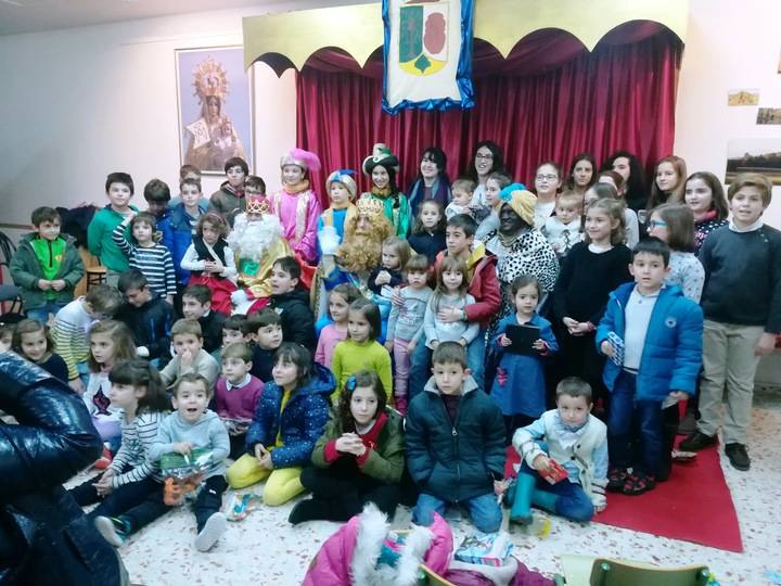 Málaga del Fresno disfrutó de su Cabalgata de los Reyes Magos