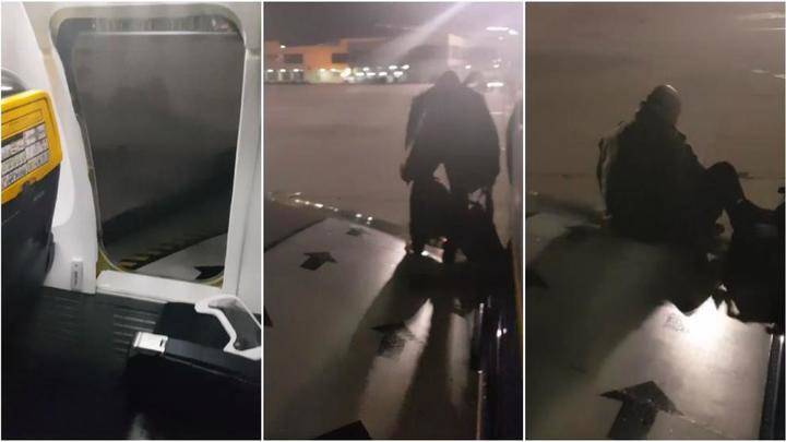Un pasajero de Ryanair sale por el ala del avión tras cansarse de esperar en Málaga