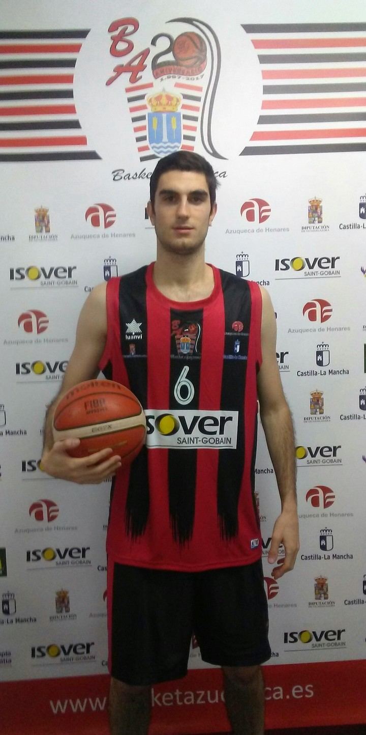 El escolta madrileño Santi Villena, nuevo refuerzo del Isover Basket Azuqueca 