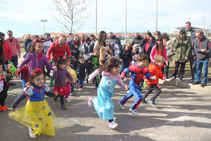 El animado Entierro de la Sardina pone el punto final a un Carnaval que se consolida en Cabanillas