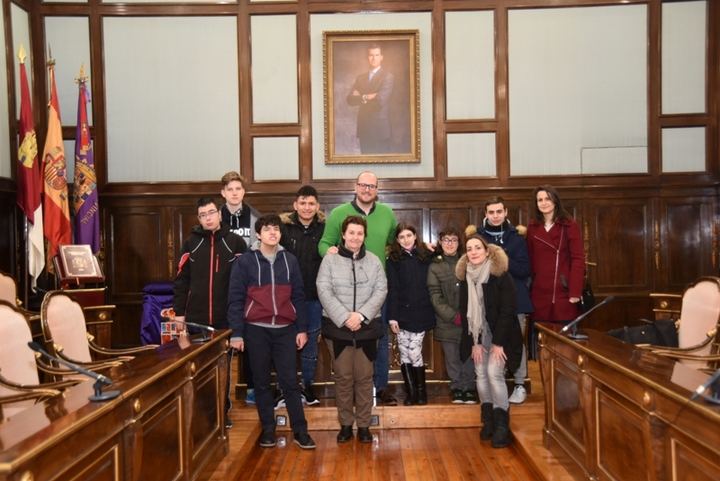 Alumnos del Liceo Caracense visitan la Diputación Provincial