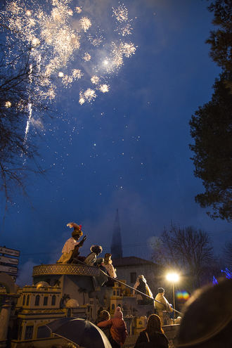 Los Reyes Magos despidieron, bajo la lluvia, una Navidad repleta de música y tradición en Trillo