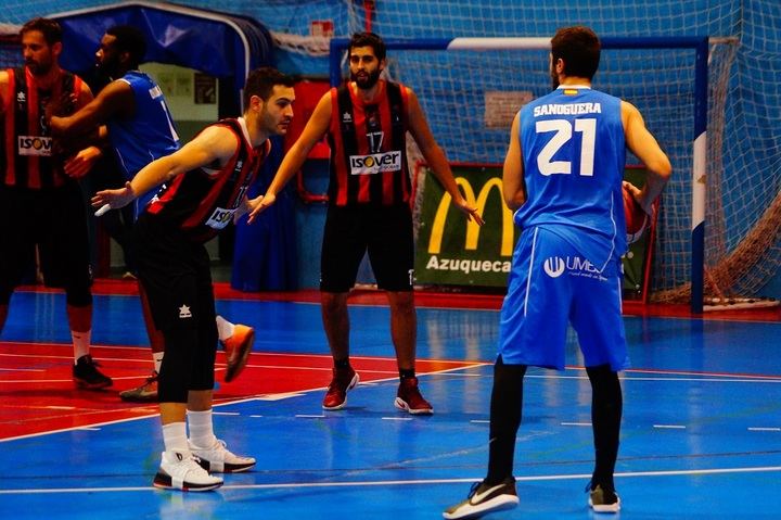 El Isover Basket Azuqueca estrena el año frente al Liceo Francés