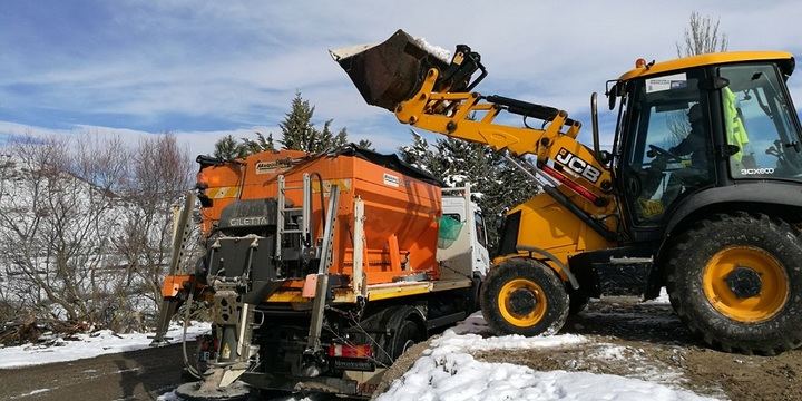 Las máquinas de la Diputación se centran en la limpieza de carreteras y distribución de sal a ayuntamientos