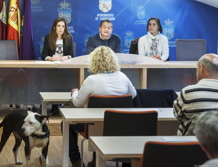 Francisco Úbeda recuerda que el centro de acogida de Guadalajara está para acoger a los animales abandonados en nuestro municipio