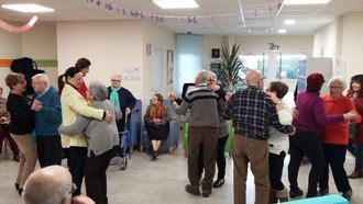 Los mayores de Almonacid conocieron los beneficios del baile