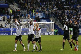 El Alba demuestra ser un bloque compacto y suma en el Carlos Tartiere