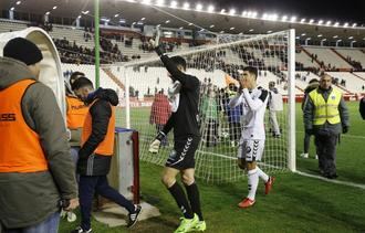 Un Alba cuarentón se sobrepone a todo y sigue sumando