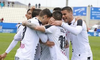 El Alba remonta y se lleva un partido épico