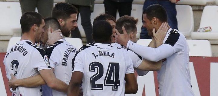 El Alba demuestra que sabe ganar con cabeza y con el cabezazo de Aridane Santana