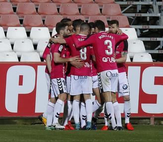 Paseo militar del Alba frente al Sevilla Atlético
