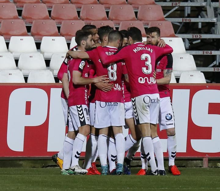 Paseo militar del Alba frente al Sevilla Atlético