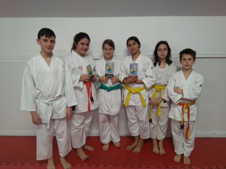 Excelentes resultados de la escuela municipal de karate de Alovera