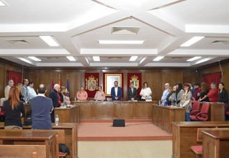 El Pleno de ayuntamiento de Azuqueca reclama más medidas en favor de la igualdad y contra la violencia de género