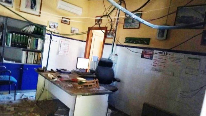 Se cae el falso techo de la estación de ferrocarril de Torrijos hiriendo levemente al factor