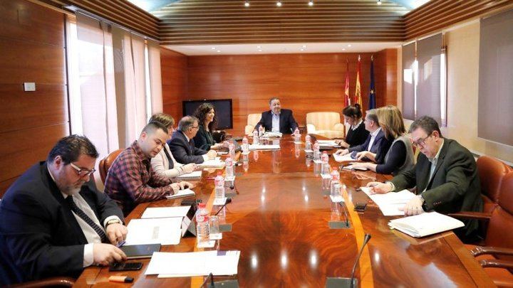 Caza, plagas de conejos, macrogranjas de cerdos y listas sanitarias de espera, a debate este jueves en las Cortes de Castilla La Mancha
