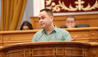 El diputado regional de Podemos por Guadalajara, David Llorente, anuncia una querella criminal