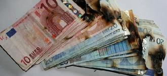 Encuentran gran cantidad de dinero quemado en la buhardila de la casa incendiada en Cabanillas cuyo dueño se ha suicidado