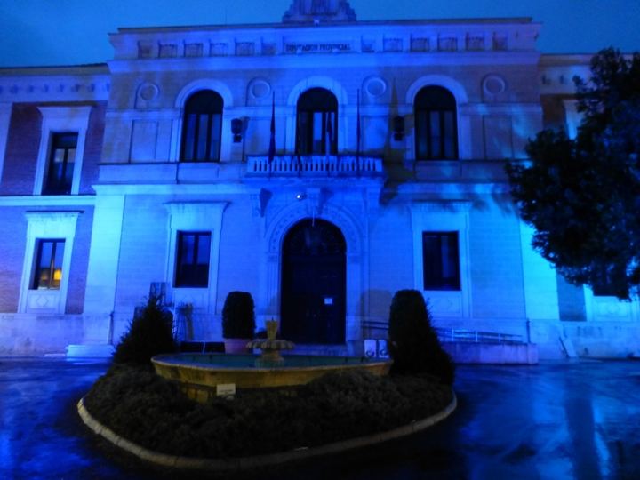 La Diputación de Guadalajara se suma al Día Mundial del Autismo iluminando de azul la fachada del Palacio Provincial