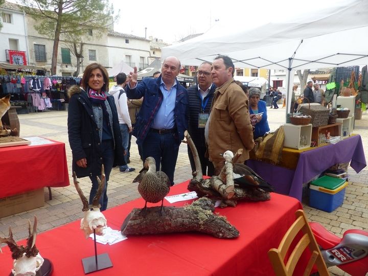 El presidente de la Diputación asiste a la I Feria de la Caza organizada en Illana