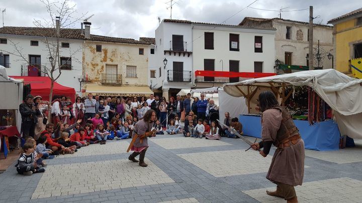 Salió el sol para iluminar la V Feria Medieval de Pareja