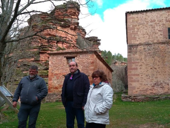 La Diputación se compromete a arreglar el camino que va de Cobeta al Santuario de la Virgen de Montesinos