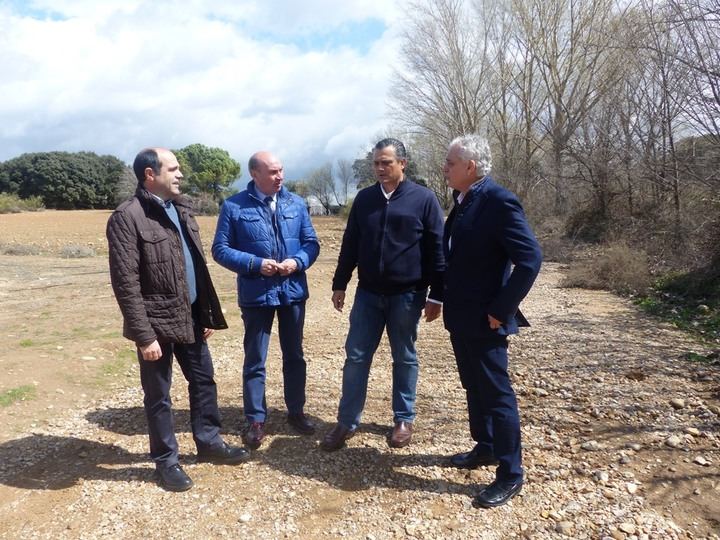 La Diputación arregla 15 kilómetros del camino que va de Valdeaveruelo a Usanos