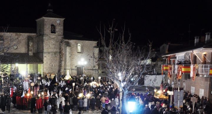 Cientos de personas participan en el Vía Crucis del Arciprestazgo de Pastrana-Mondéjar celebrado en Yebra