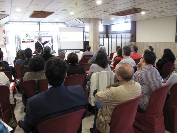 Medio centenar de empresarios se reúnen en Azuqueca para seguir buscando sinergias