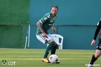 El jugador del CD Toledo Lassad Nouioui se desploma en el campo de juego y acaba en la UCI