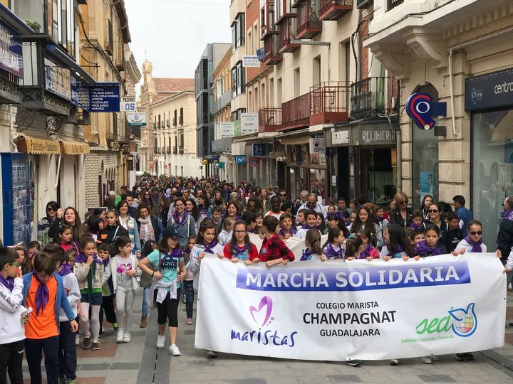 Más de 600 personas salen a la calle en la XX Marcha Solidaria de Maristas