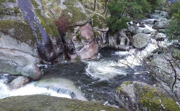 Muere una mujer de Ciudad Real tras caer al agua en la Garganta de los Infiernos
