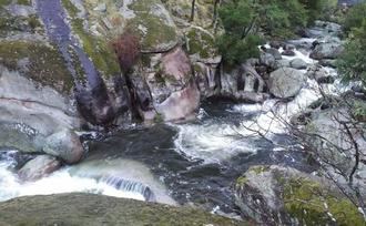 Muere una mujer de Ciudad Real tras caer al agua en la Garganta de los Infiernos