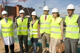 El hombre-anuncio en su máximo esplendor : Page dice ahora que el lunes comienzan las obras del Centro de Salud de Azuqueca