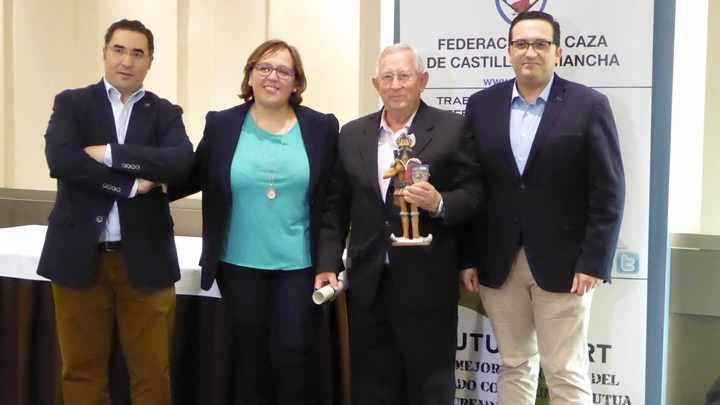 La Federación de Caza de CLM premia a Manuel Aranda Castro con el ‘Quijote Cazador’ 