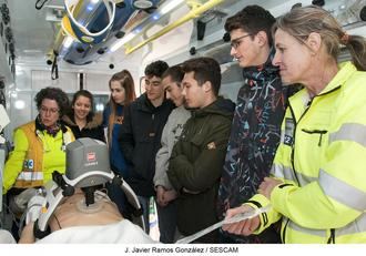 Profesionales de Urgencia de Guadalajara forman a alumnos de Bachillerato en el manejo de desfibriladores