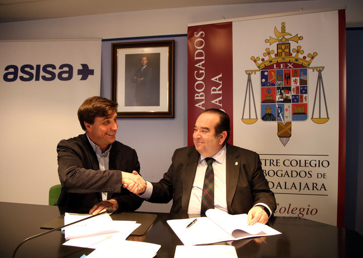 El Colegio de Abogados de Guadalajara y ASISA firman un convenio de colaboración