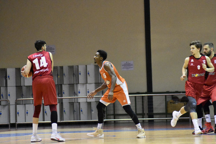 Isover Basket Azuqueca busca el pleno en las islas e incorpora al escolta canario Carlos Apolinario