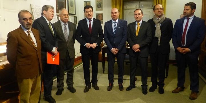 Diputación de Guadalajara, Xunta de Galicia, Instituto Cervantes y Fundación Cela promocionarán la literatura de viajes del escritor por todo el mundo