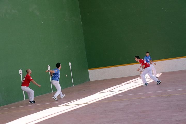 Urbieta y Bergera ganan el partido de exhibición de pelota a mano de las fiestas de Fuentenovilla