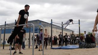 Gran exhibición en Alovera para presentar las nuevas instalaciones deportivas de pumptrack y calistenia